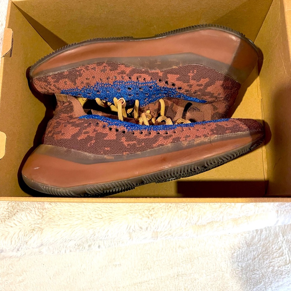 Women’s Yeezy Boost 380 size 7
